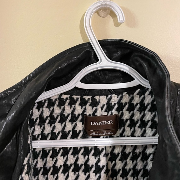 Danier Leather / Wool Trench Coat - Picture 5 of 8